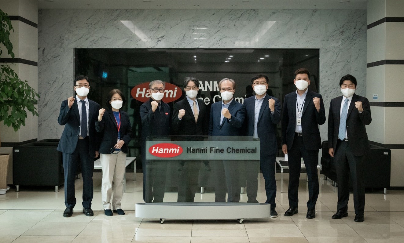 I funzionari dell’Istituto Nazionale della Salute e della Hanmi Pharmaceutical